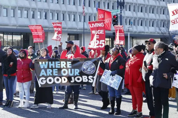 Maximus Workers Rally at HHS