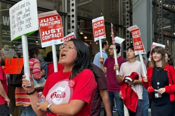 NYT Tech Guild Pickets in NYC